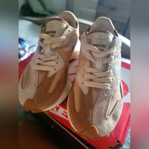 New Balance 327 Intelligent Choice